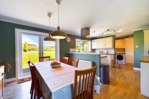 Liscia, 11 Fernoch Park, Lochgilphead, PA31 8TG