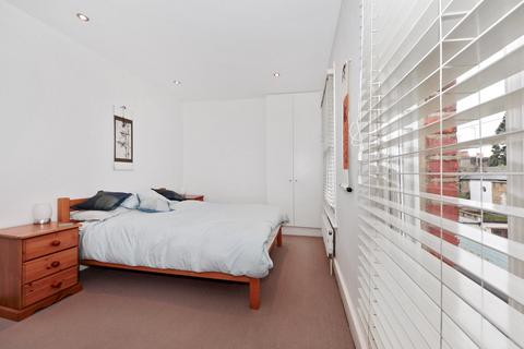 2 bedroom maisonette to rent, Bradmore Park Road, Hammersmith W6