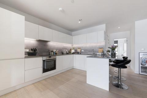 3 bedroom apartment for sale, Liner House, Royal Wharf Walk, E16