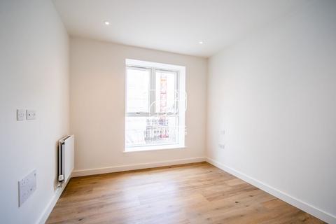 Studio to rent, Clarendon, N8