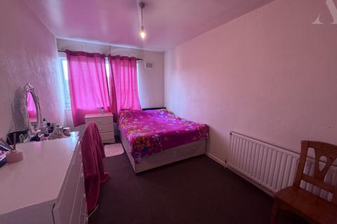 3 bedroom flat for sale, Kenilworth Court, Broomcroft Road, Birmingham B37 6HE