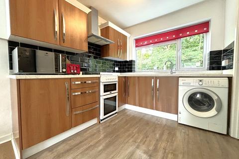 2 bedroom flat to rent, Garrard Gardens, Sutton Coldfield, West Midlands, B73