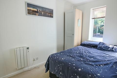 1 bedroom flat for sale, St Leonards Park, East Grinstead, RH19