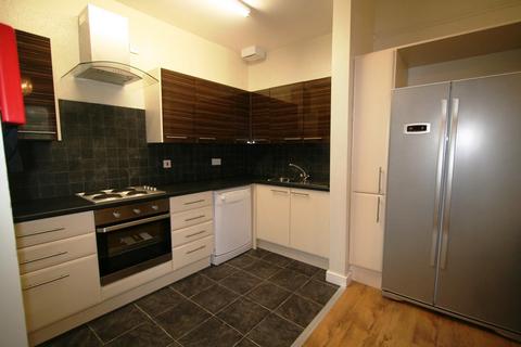 6 bedroom flat to rent, Winstanley Terrace, Leeds