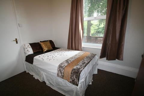 6 bedroom flat to rent, Winstanley Terrace, Leeds