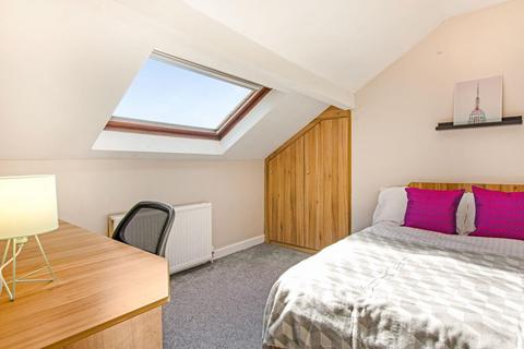 5 bedroom flat to rent, Winstanley Terrace, Leeds