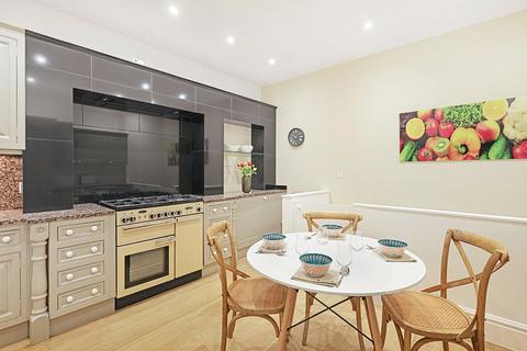 4 bedroom terraced house to rent, Dilke Street, Chelsea, London, SW3