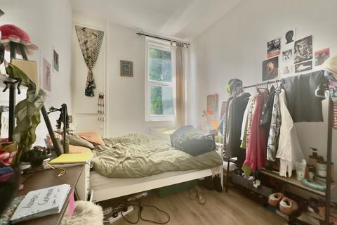 2 bedroom flat to rent, Lewisham Way, SE14