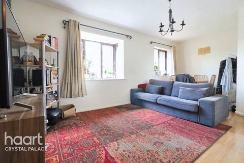 2 bedroom flat for sale, Thicket Grove, London