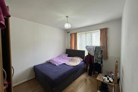 2 bedroom apartment to rent, Fontwell Court, Harrow HA2