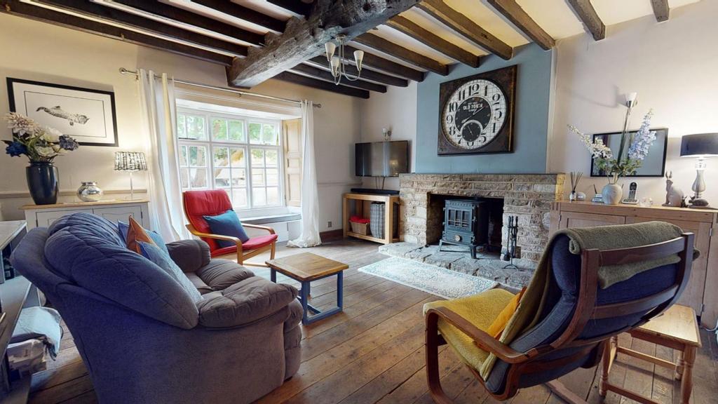 Ashton Road, Roade, Northampton NN7 2LF 4 bed character property for