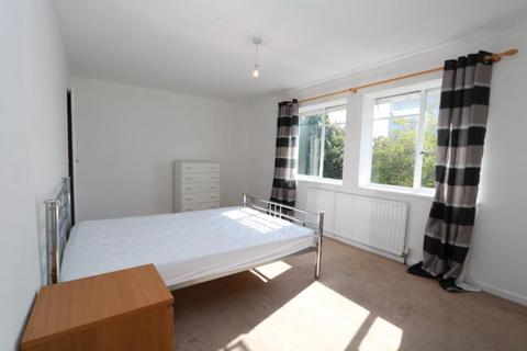 3 bedroom apartment to rent, South Terrace, Surbiton KT6