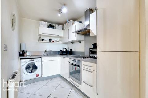 2 bedroom apartment for sale, Mercury Gardens, Romford