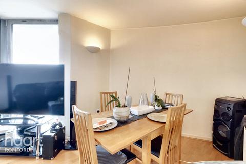 2 bedroom apartment for sale, Mercury Gardens, Romford