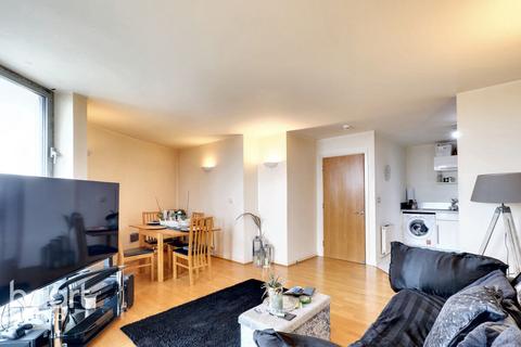 2 bedroom apartment for sale, Mercury Gardens, Romford