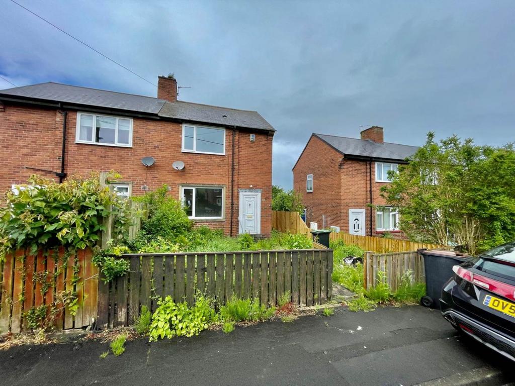 Tyne Avenue, Consett DH8 2 bed semidetached house £600 pcm (£138 pw)