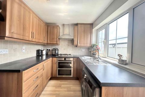 30 Templars Close, Greetland, Halifax, HX4 8QE