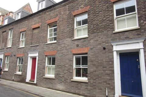 3 bedroom townhouse to rent, St James Court, King's Lynn, PE30