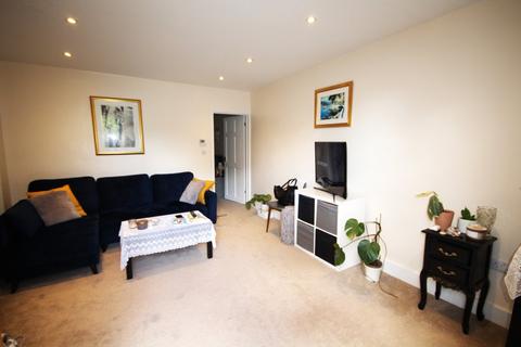 1 bedroom flat to rent, High Street, Chalfont St Peter SL9