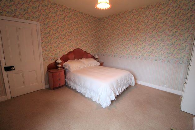 R Bed 2.jpg
