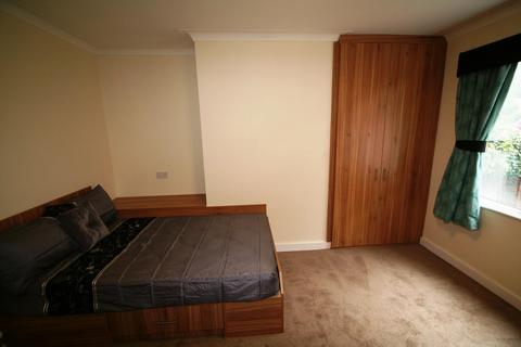 4 bedroom house to rent, Langdale Avenue, Leeds