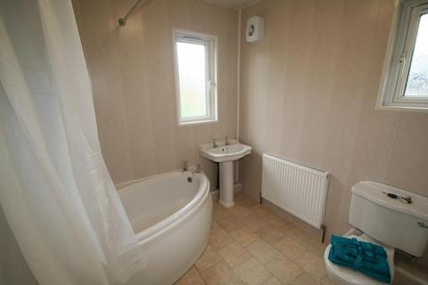 4 bedroom house to rent, Langdale Avenue, Leeds