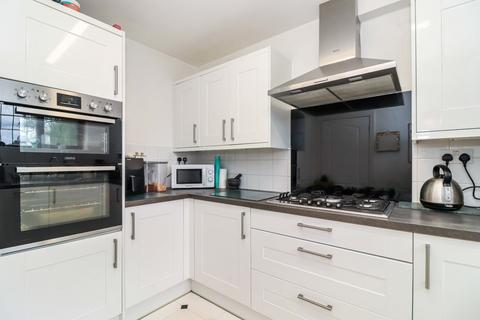 3 bedroom apartment for sale, Warwick Road, Beaconsfield, Buckinghamshire, HP9