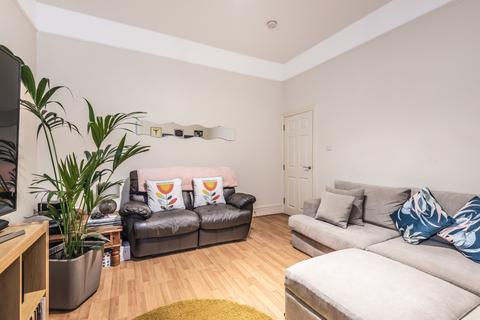 2 bedroom apartment to rent, Lennard Road West Croydon CR0