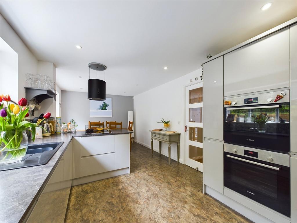 Kitchen/Dining Area