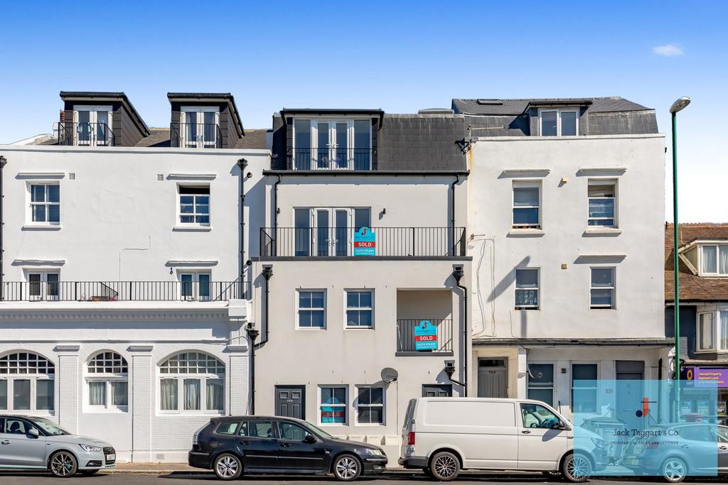 Brighton Road, ShorehambySea, BN43 2 bed apartment to rent £1,500