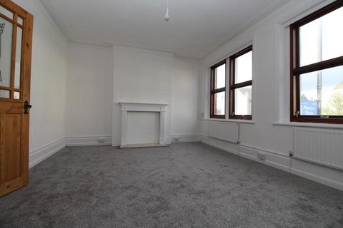 3 bedroom flat to rent, Station Road, Upminster, Essex, RM14