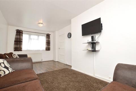 3 bedroom townhouse for sale, Acres Hall Avenue, Pudsey, West Yorkshire