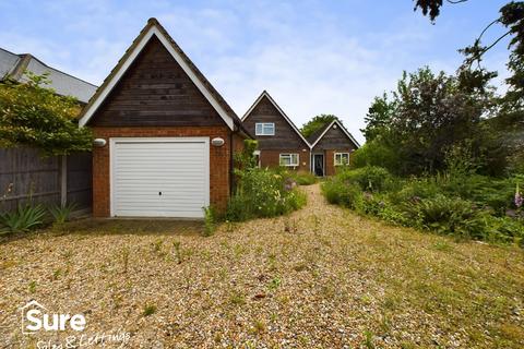 4 bedroom detached house to rent, Penn Road, Park Street, St. Albans, Hertfordshire, AL2 2QT