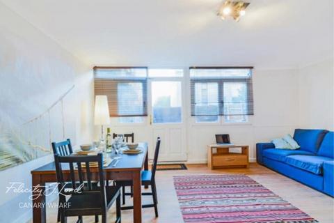1 bedroom in a flat share to rent, Seyssel Street, London