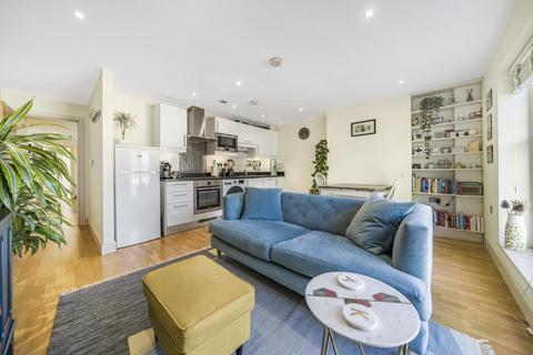 2 bedroom flat for sale, Garratt Lane, Earlsfield