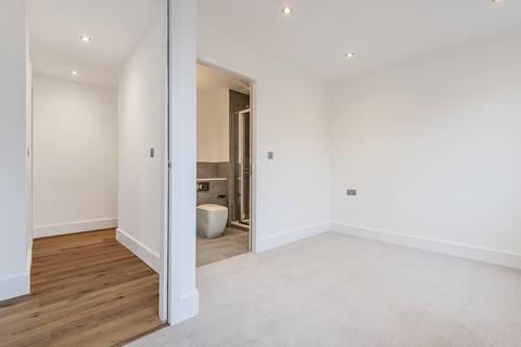 2 bedroom apartment to rent, St Johns Hill London SW11