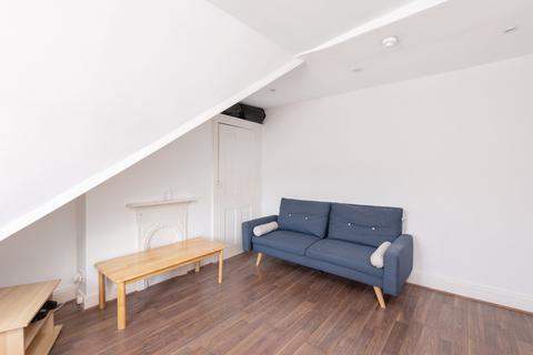 2 bedroom flat to rent, London SW12