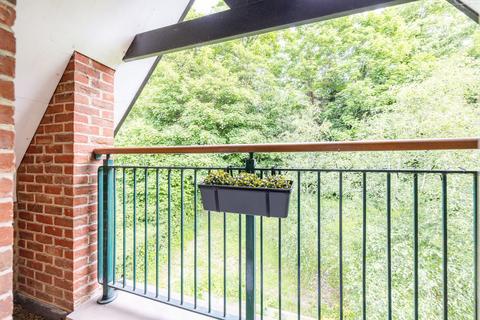 Flat 11, 4 Foxley Lane, Purley, CR8 3EP