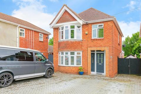 3 bedroom detached house for sale, Middle Road, Southampton SO19