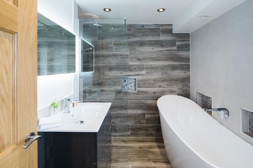 Bedroom Seven En-suite Bathroom