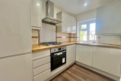 2 bedroom apartment to rent, Birdhurst Road, South Croydon