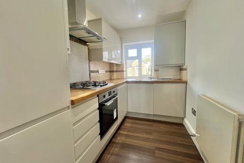 2 bedroom apartment to rent, Birdhurst Rise, South Croydon
