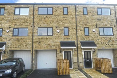 3 bedroom townhouse to rent, Red Holt Drive, Bradford BD21