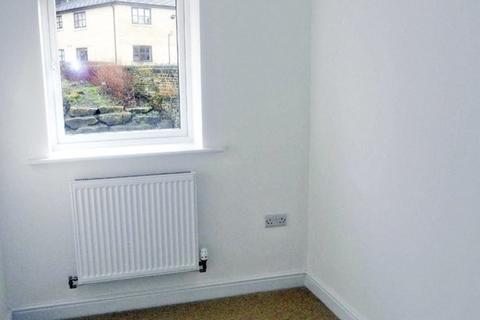 3 bedroom townhouse to rent, Red Holt Drive, Bradford BD21