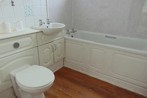 3 bedroom end of terrace house to rent, Reaside Crescent, Birmingham B14