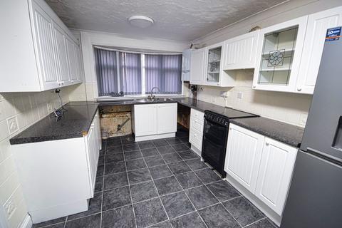 3 bedroom end of terrace house to rent, Reaside Crescent, Kings Heath B14