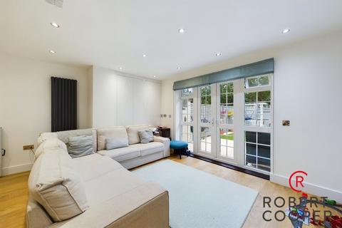 5 bedroom semi-detached house for sale, Coleridge Drive, Ruislip, HA4