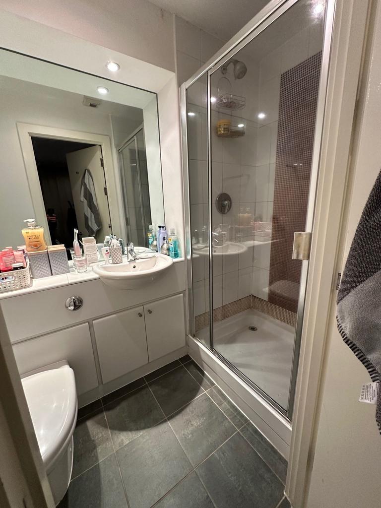 Bedroom 1 en-suite