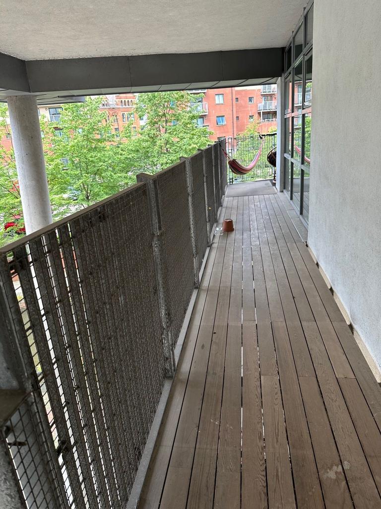 Side balcony