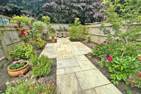 16 Albert Road, Southwick, Brighton, BN42 4GE